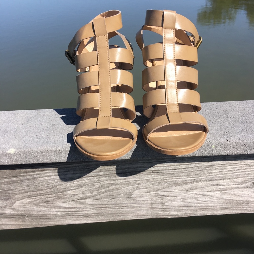 Host Pick Sandals high heels wrap 8 1/2 8.5 8 .5 American Eagle